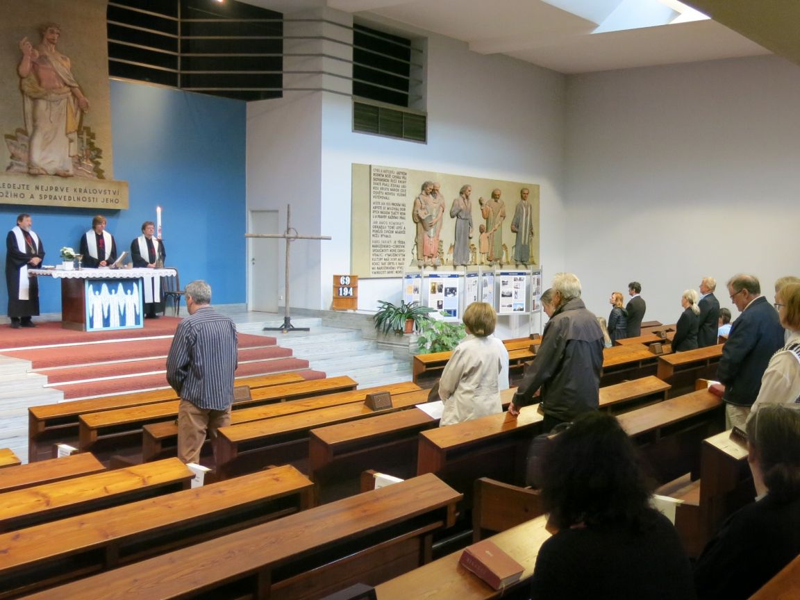 Devadesát let Husova sboru na Vinohradech