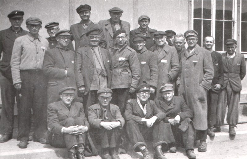Skupina českých kněží v Dachau po osvobození lágru Foto: Archiv kardinála Josefa Berana