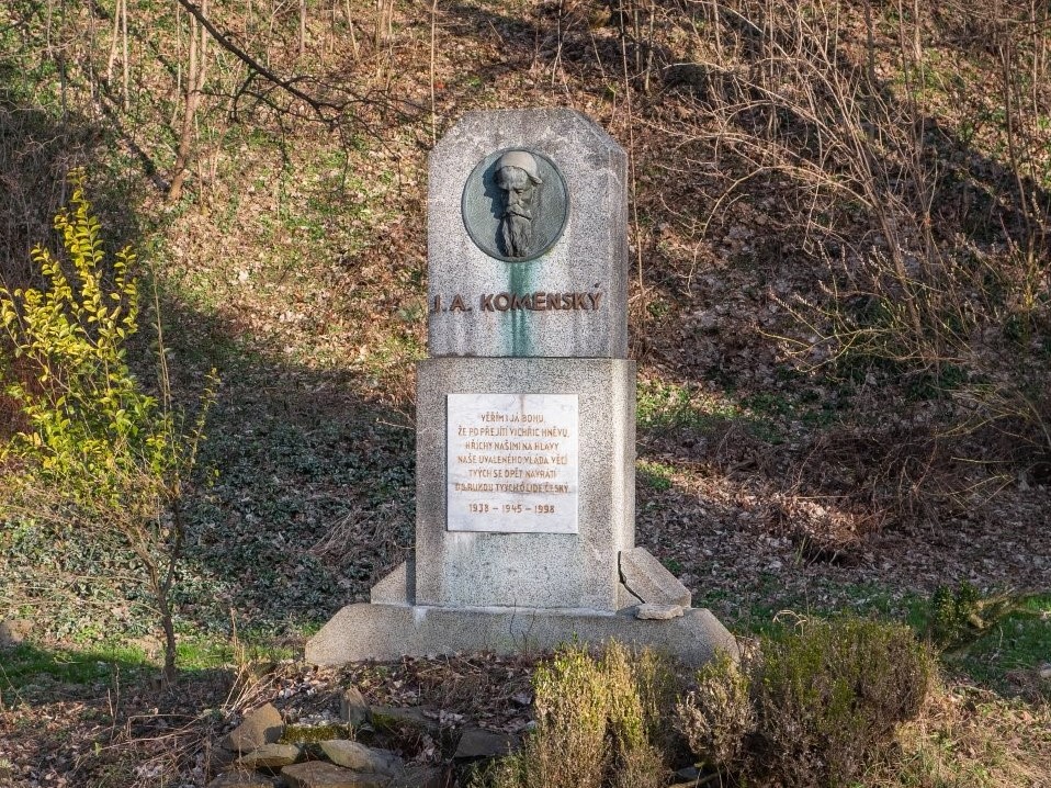 Pomník J. A. Komenského v Hradci nad Moravicí