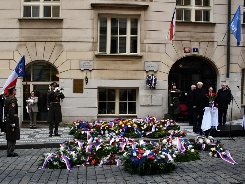 Pietní setkání u Hlávkovy koleje 17. listopadu 2024. Foto: Petr Skála