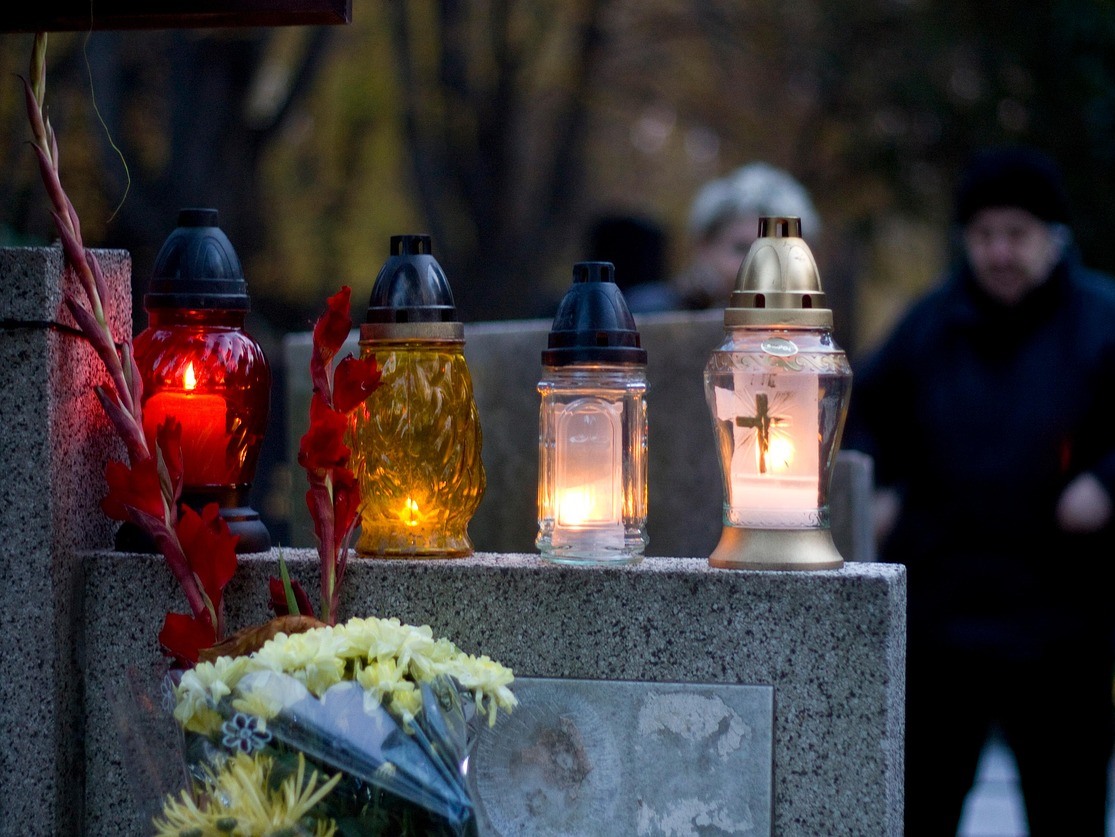 Dušičky a Halloween: Dva svátky, jedna otázka – jak vzpomínáme na zesnulé
