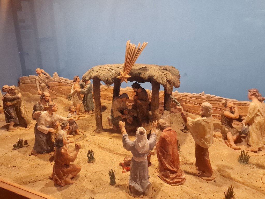 Betlém akademického sochaře Josefa Kotyzy podle návrhu vršovického faráře Františka Adámka v Husově sboru Praze 10-Vršovicích