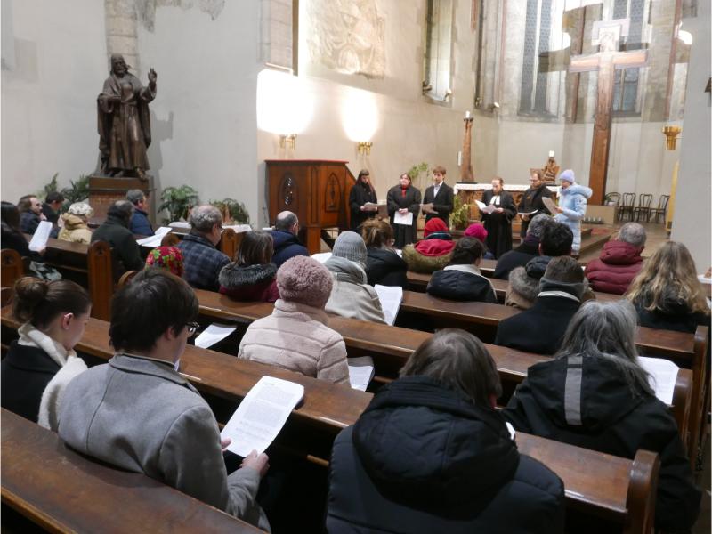 Záběry ze studentské ekumenické slavnosti